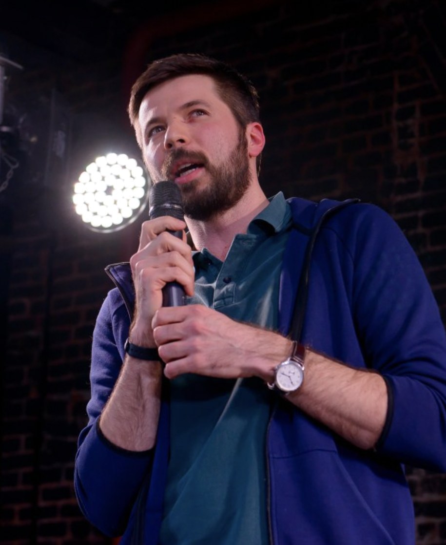 Vladimir Maslyakov on stage with a microphone